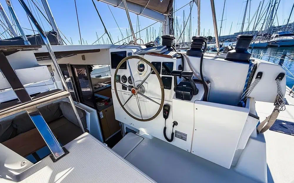 slider 13 Fountaine Pajot Lucia 40