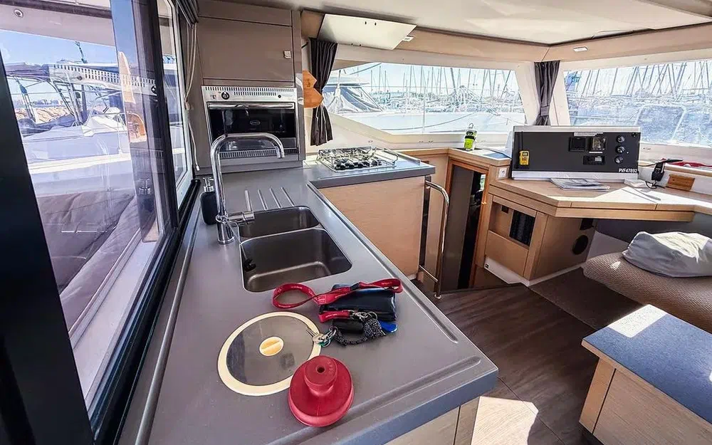 slider 16 Fountaine Pajot Lucia 40