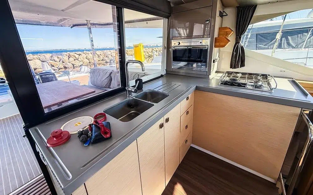 slider 17 Fountaine Pajot Lucia 40