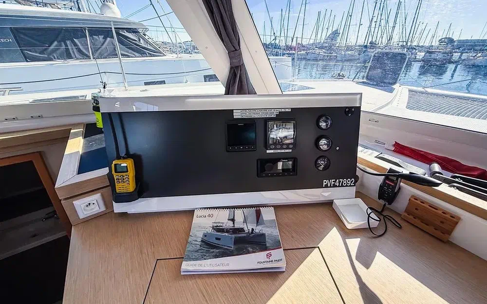 slider 18 Fountaine Pajot Lucia 40