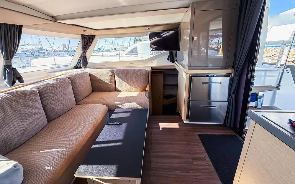 slider 19 Fountaine Pajot Lucia 40