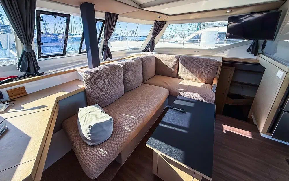 slider 20 Fountaine Pajot Lucia 40