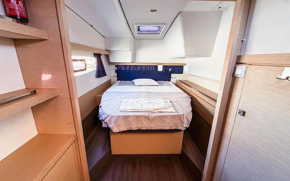 slider 22 Fountaine Pajot Lucia 40