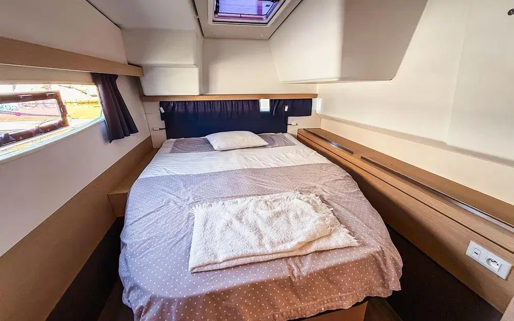 slider 23 Fountaine Pajot Lucia 40