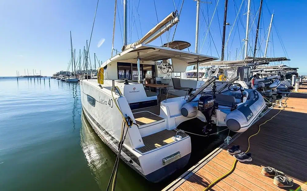 slider 2 Fountaine Pajot Lucia 40