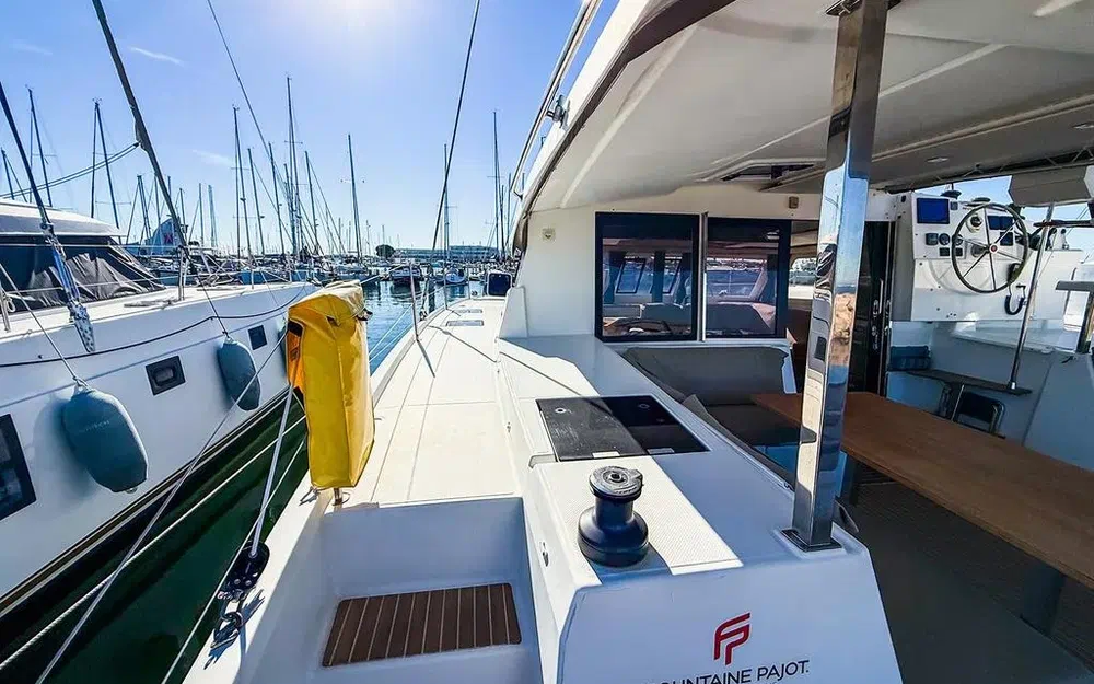 slider 6 Fountaine Pajot Lucia 40