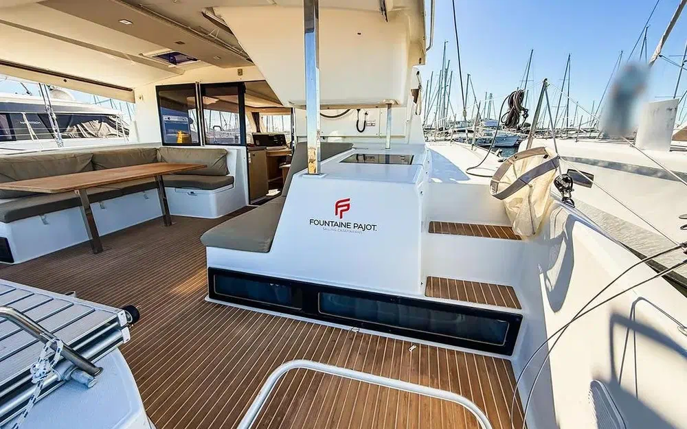 slider 7 Fountaine Pajot Lucia 40