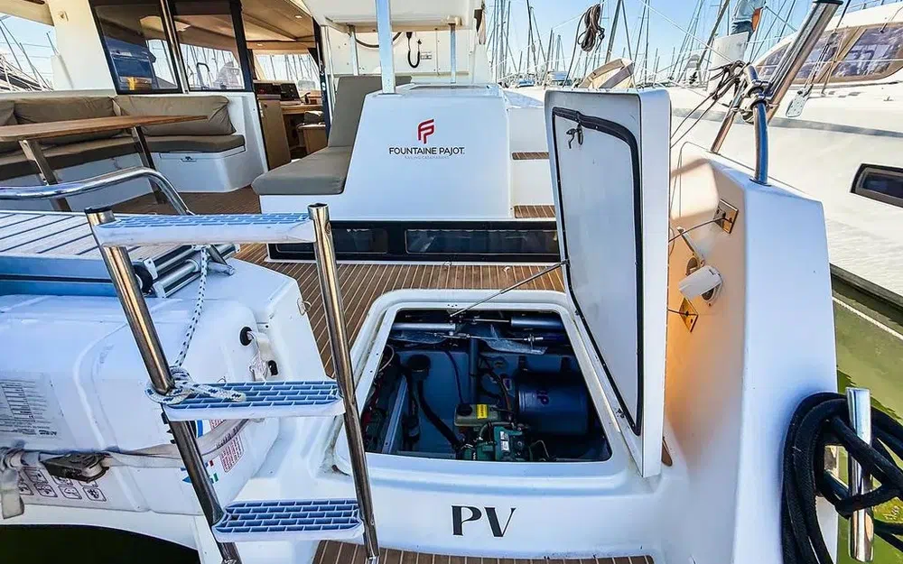 slider 8 Fountaine Pajot Lucia 40