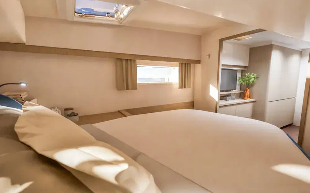slider 10 Fountaine Pajot Lipari 41