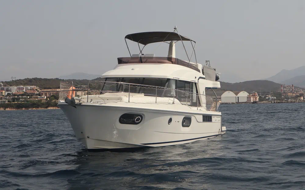 slider 0 Beneteau Swift Trawler 41 Fly