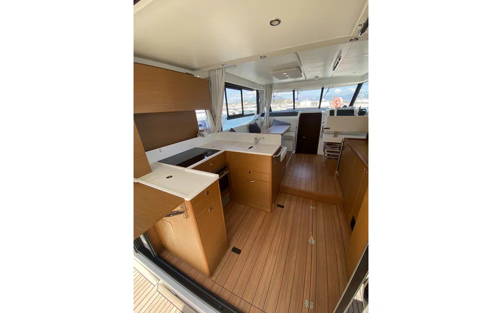 slider 21 Beneteau Swift Trawler 41 Fly