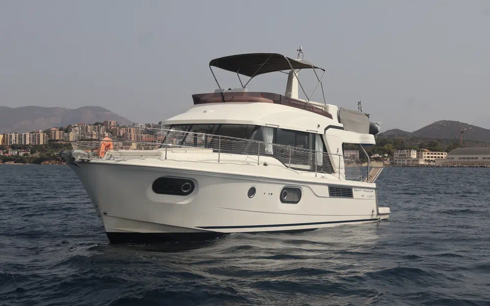 slider 3 Beneteau Swift Trawler 41 Fly