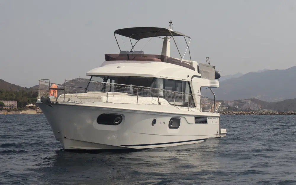 slider 6 Beneteau Swift Trawler 41 Fly