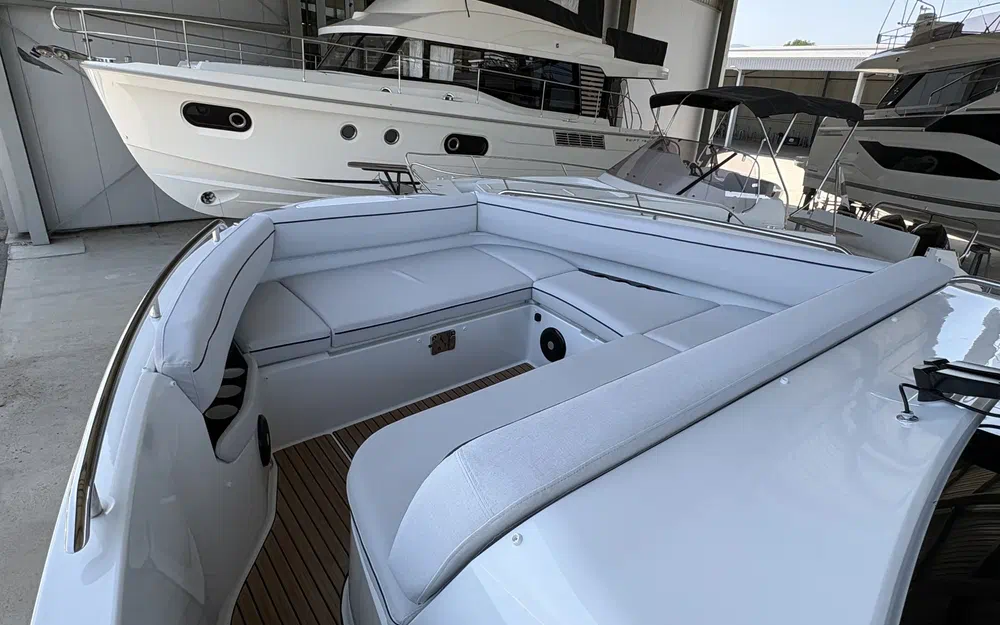 slider 10 Beneteau Gran Turismo 35