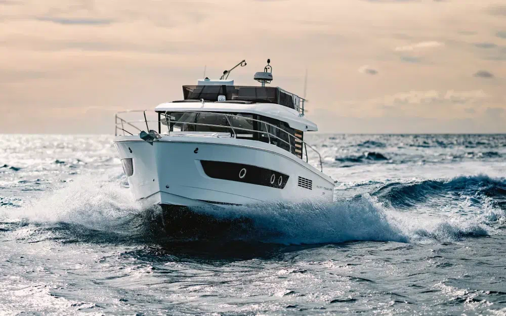 slider 0 Beneteau Swift Trawler 37 Fly
