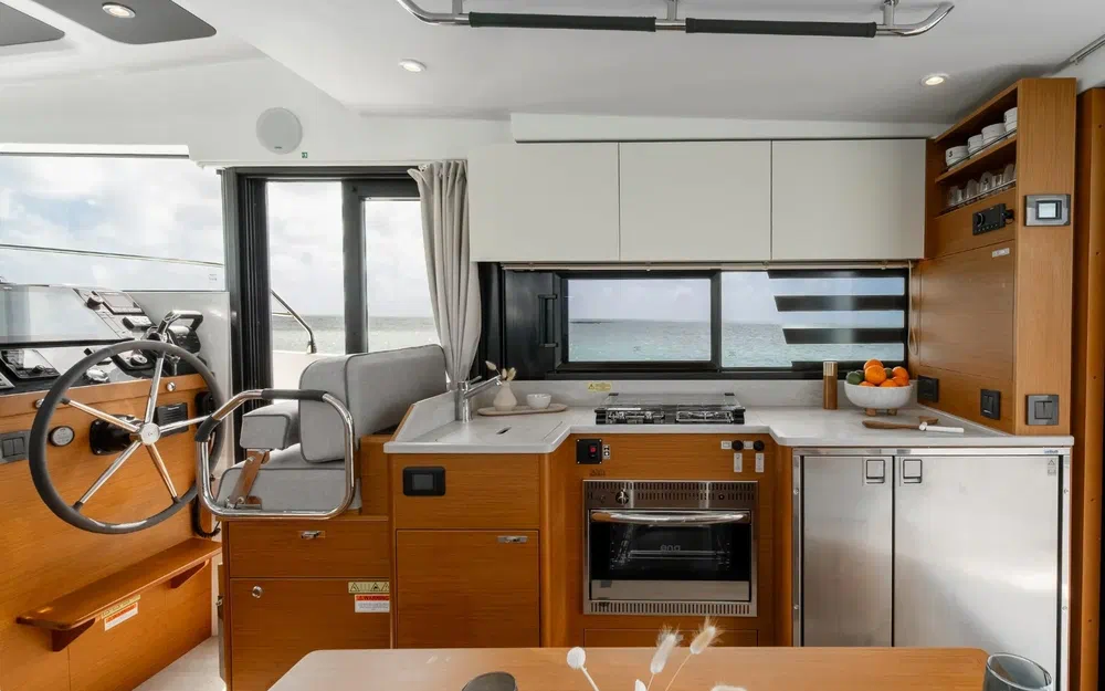 slider 9 Beneteau Swift Trawler 37 Fly