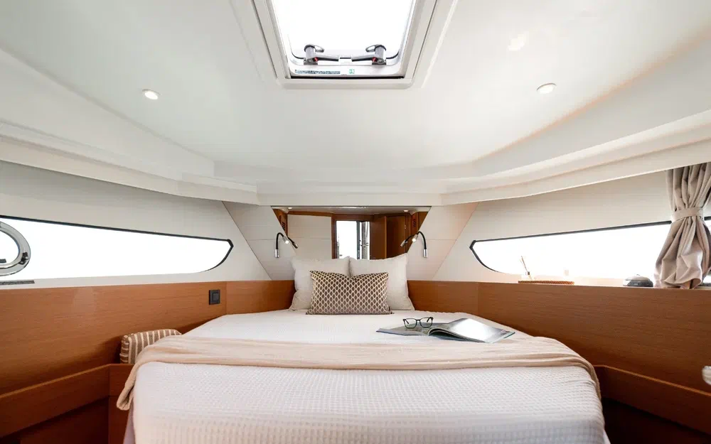 slider 10 Beneteau Swift Trawler 37 Fly