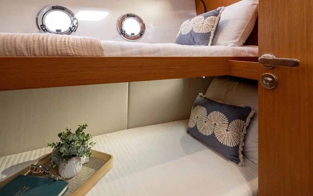 slider 11 Beneteau Swift Trawler 37 Fly