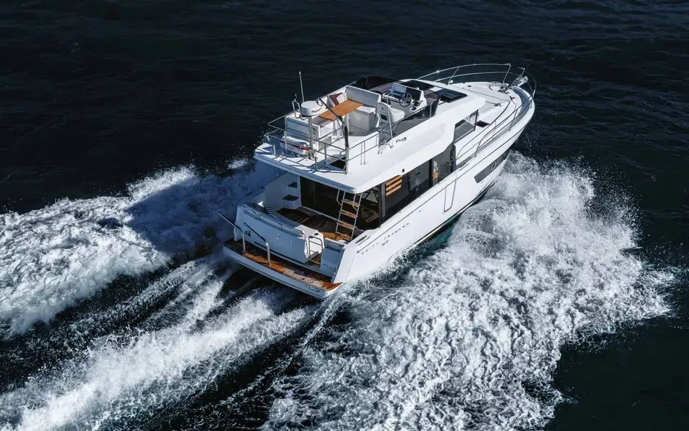 slider 2 Beneteau Swift Trawler 37 Fly