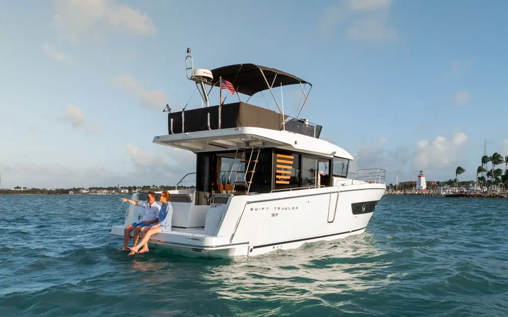 slider 4 Beneteau Swift Trawler 37 Fly