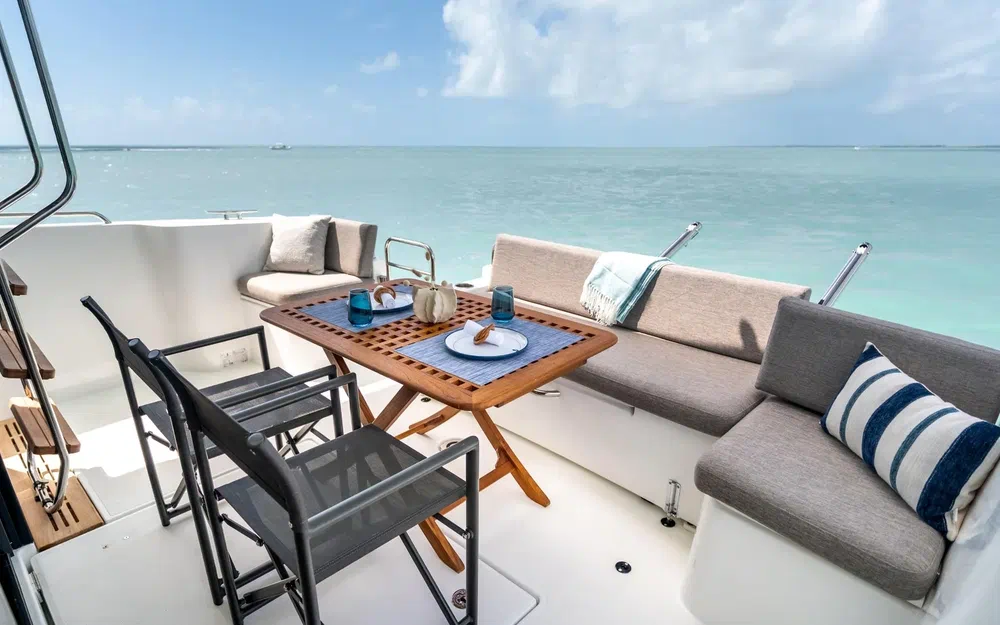 slider 6 Beneteau Swift Trawler 37 Fly