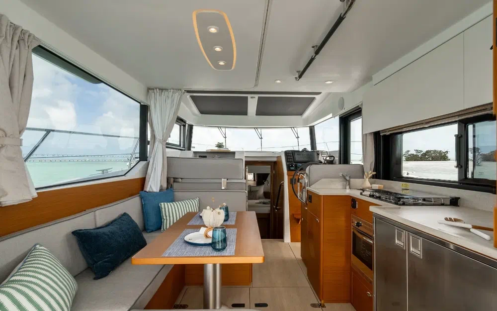 slider 7 Beneteau Swift Trawler 37 Fly