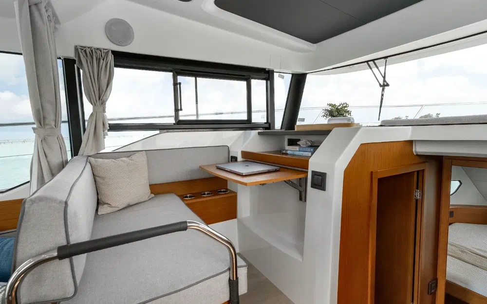 slider 8 Beneteau Swift Trawler 37 Fly