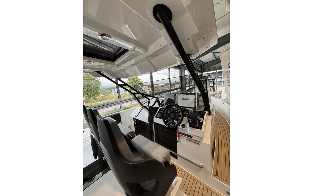 slider 9 De Antonio Yachts D32