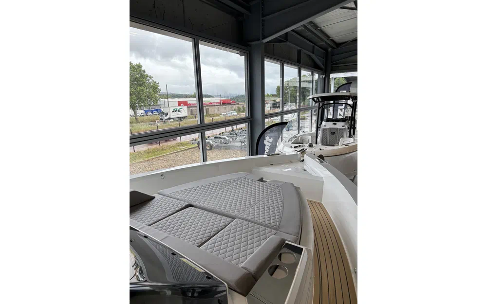 slider 10 De Antonio Yachts D32