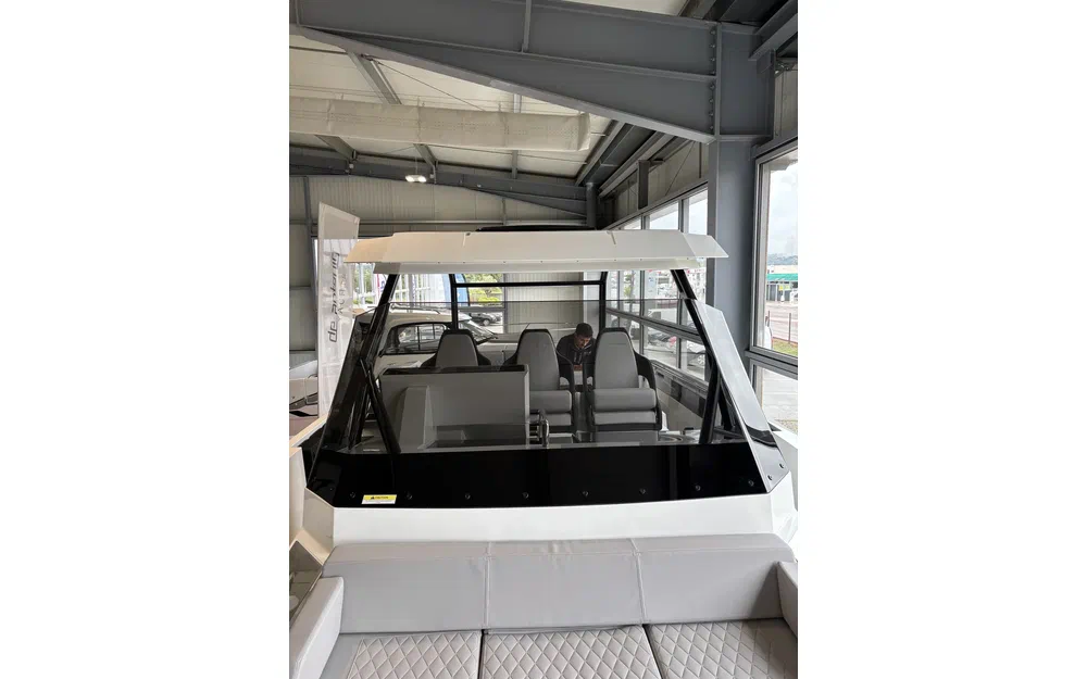 slider 11 De Antonio Yachts D32