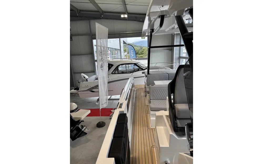 slider 12 De Antonio Yachts D32