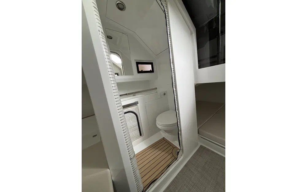 slider 15 De Antonio Yachts D32