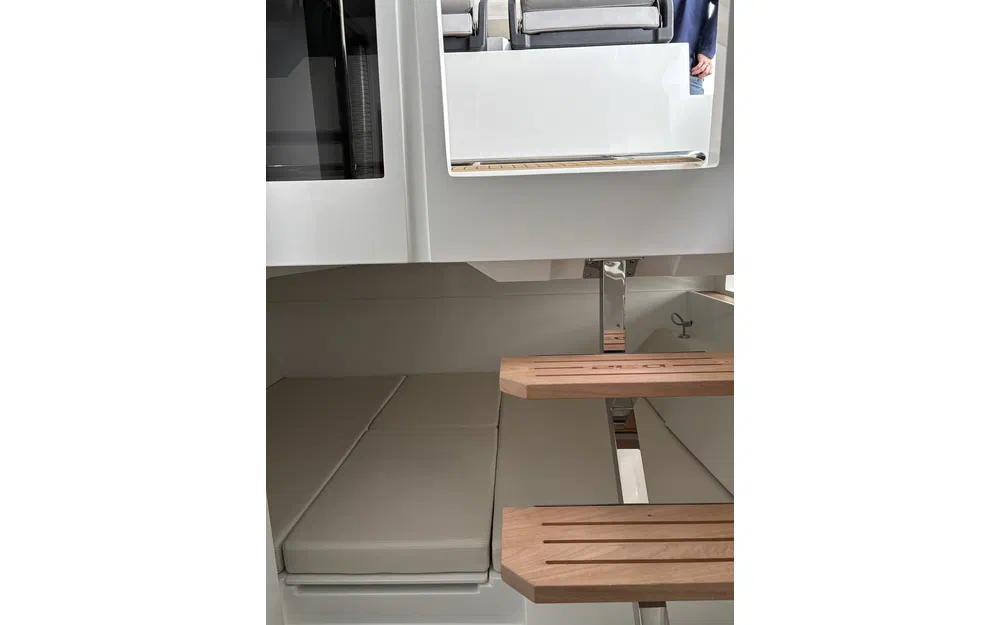 slider 16 De Antonio Yachts D32