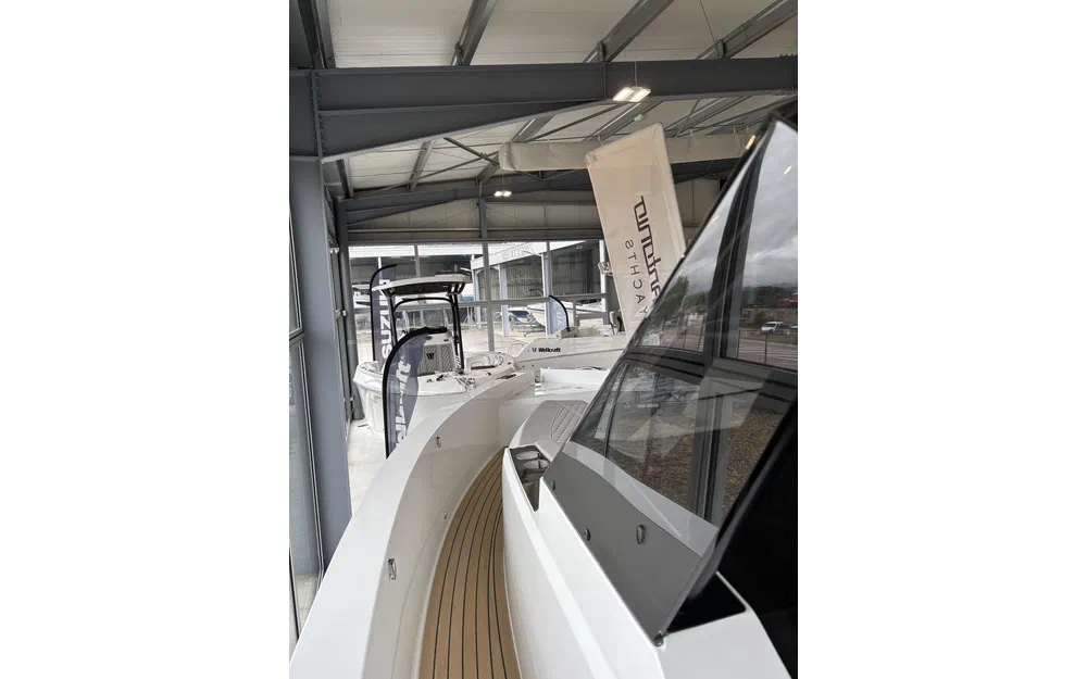 slider 18 De Antonio Yachts D32