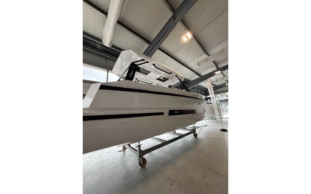slider 23 De Antonio Yachts D32