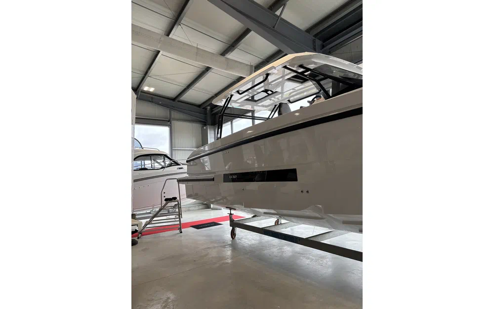 slider 25 De Antonio Yachts D32