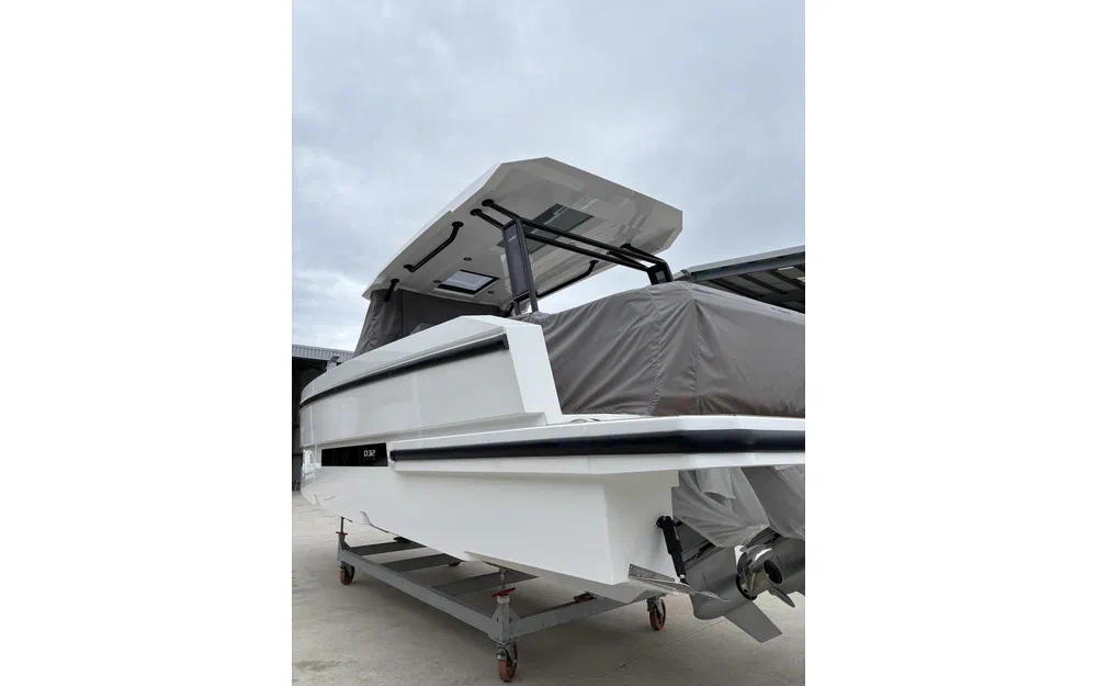 slider 3 De Antonio Yachts D32