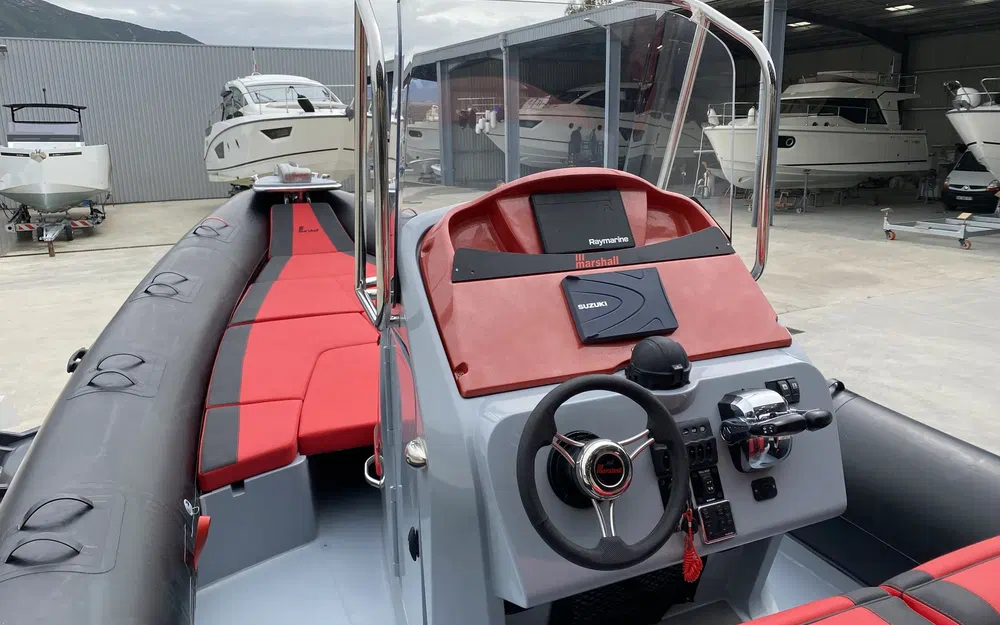 slider 14 Marshall M8 Touring