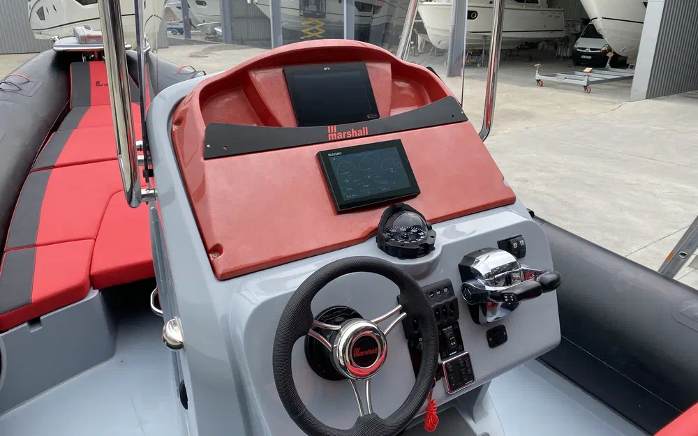 slider 17 Marshall M8 Touring