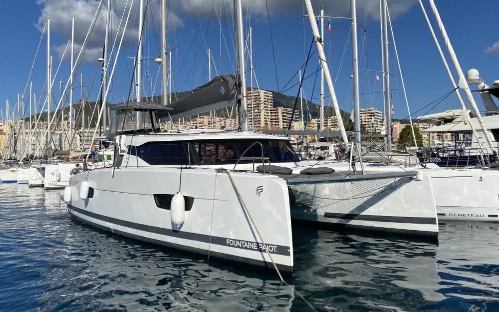 slider 0 Fountaine Pajot Isla 40