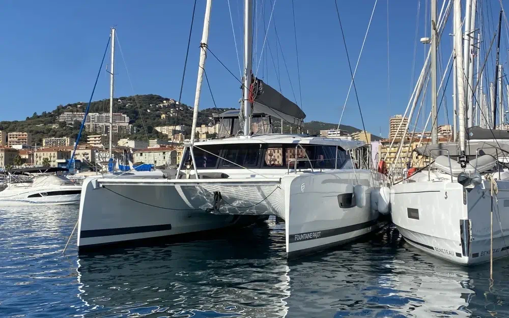 slider 10 Fountaine Pajot Isla 40