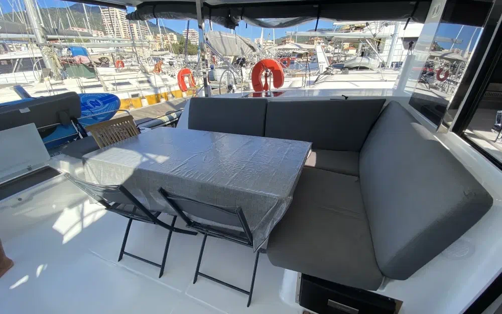 slider 13 Fountaine Pajot Isla 40