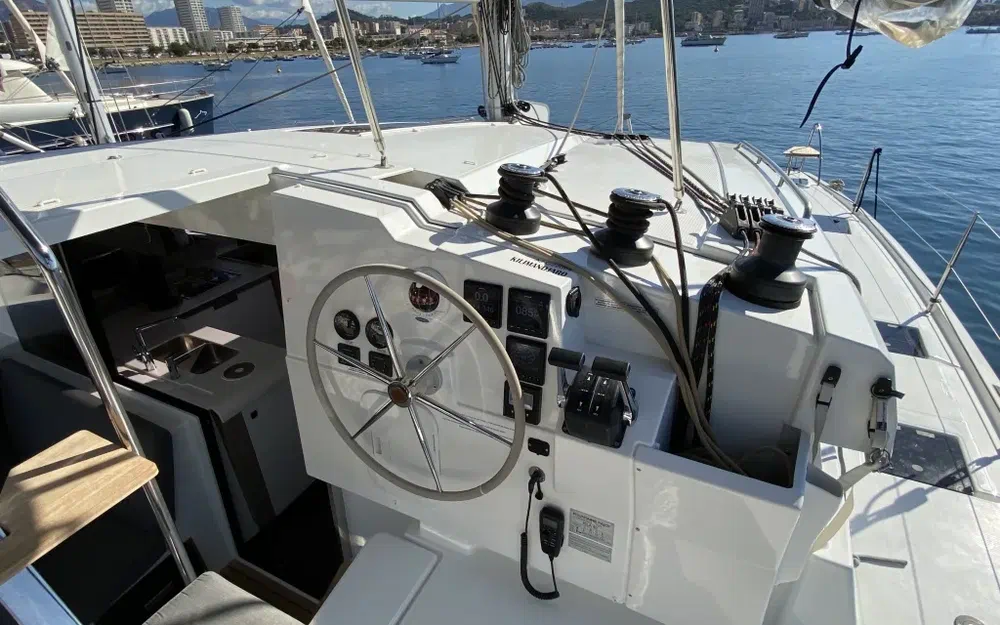 slider 14 Fountaine Pajot Isla 40