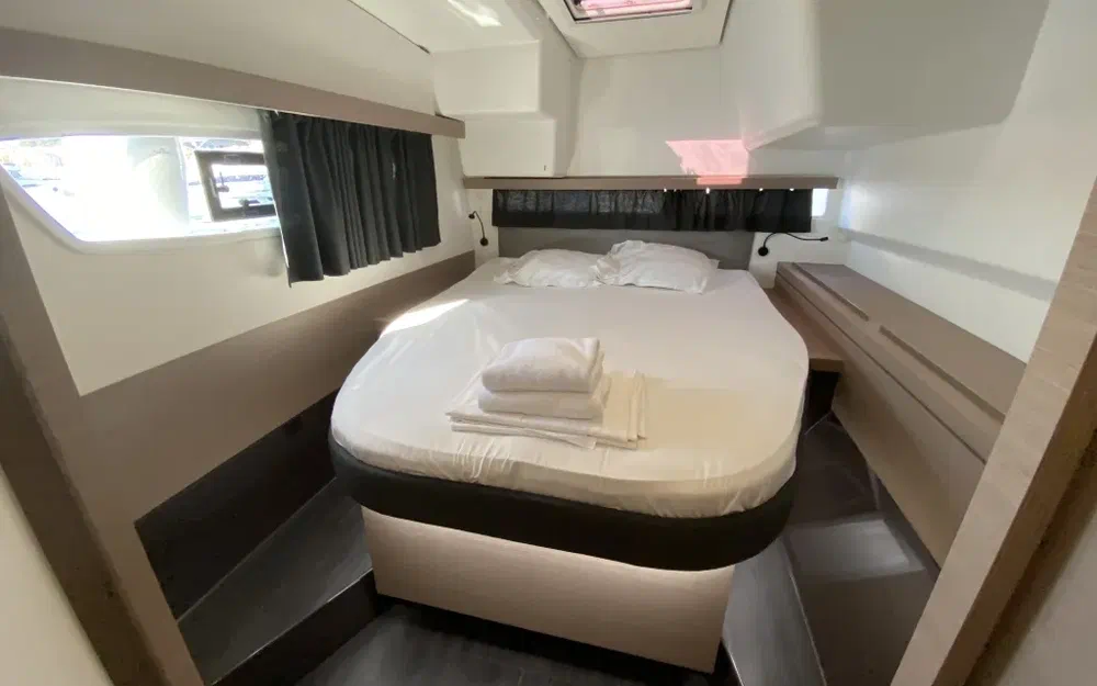 slider 16 Fountaine Pajot Isla 40