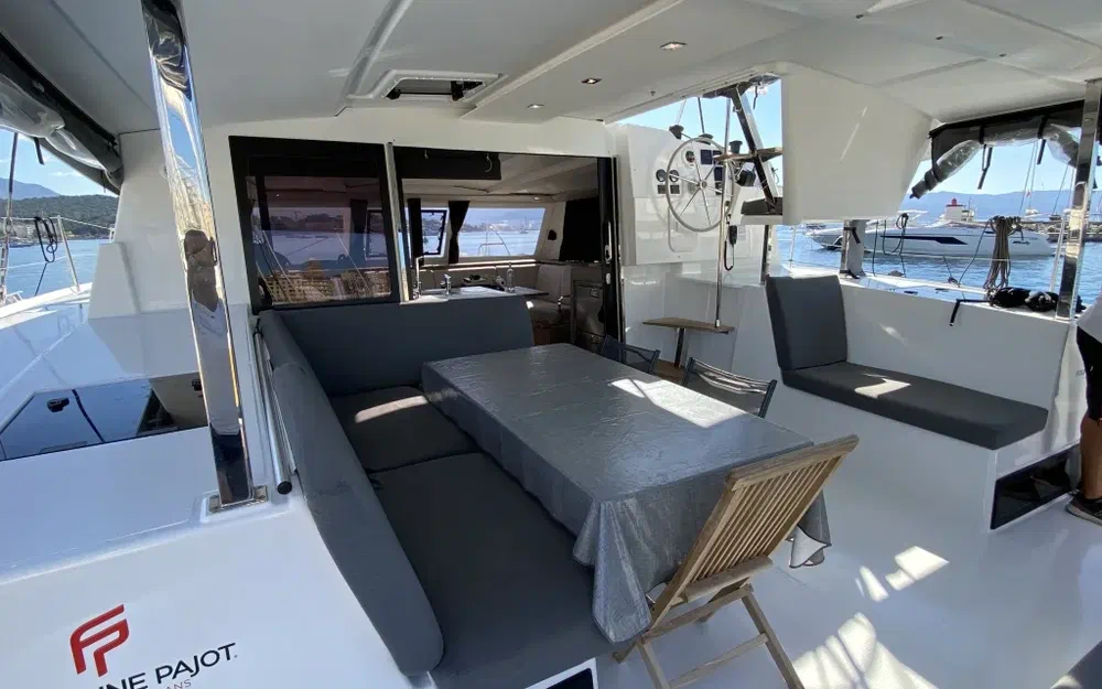 slider 1 Fountaine Pajot Isla 40