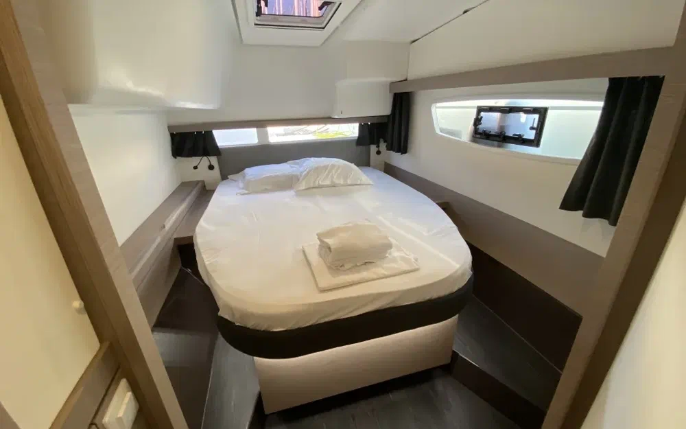 slider 3 Fountaine Pajot Isla 40
