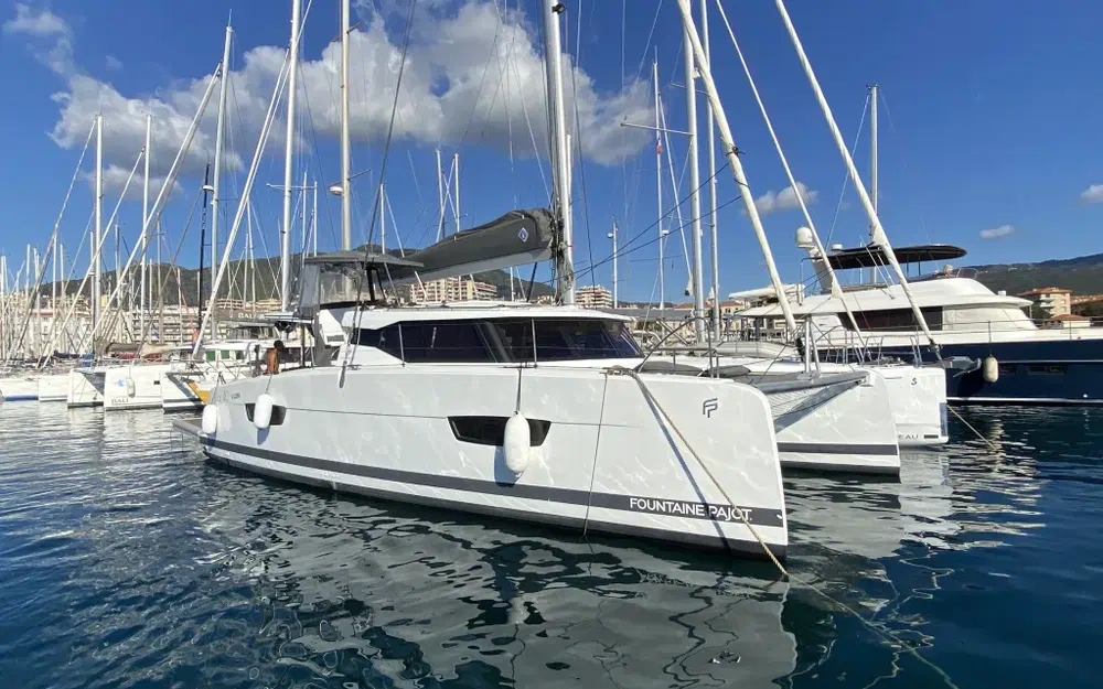 slider 4 Fountaine Pajot Isla 40