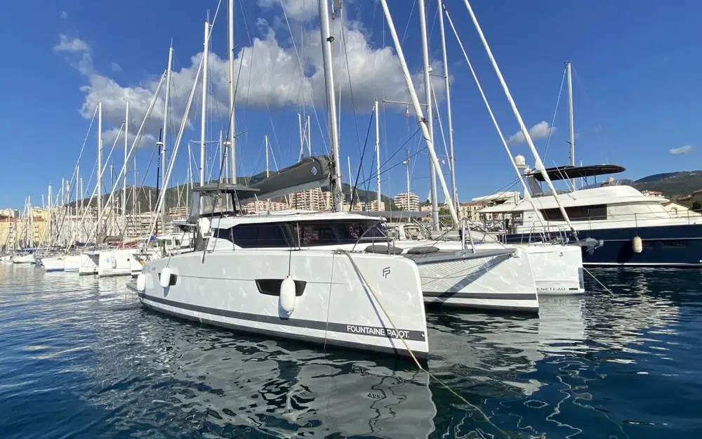 slider 5 Fountaine Pajot Isla 40