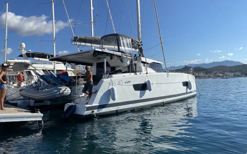 slider 8 Fountaine Pajot Isla 40