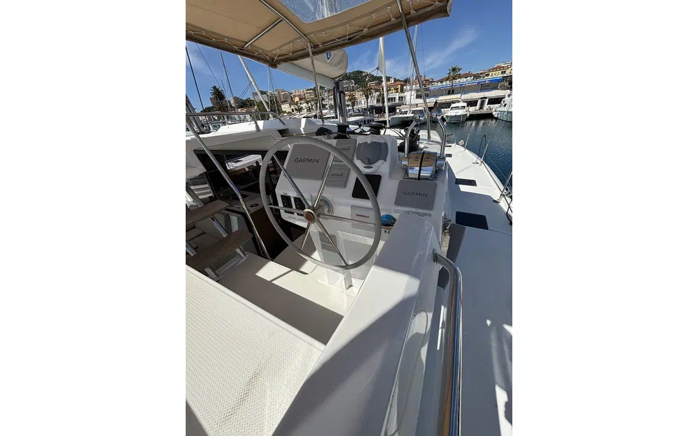 slider 11 Fountaine Pajot Astrea 42
